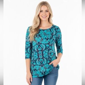 LulaRoe Xsmall floral high low cozy top